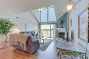 Lakefront Haven with Balcony in Osage Beach!